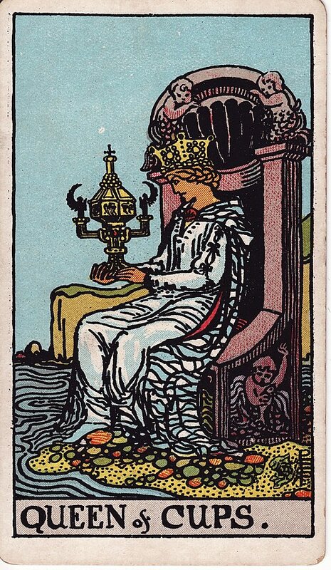 Lá Queen of Cups