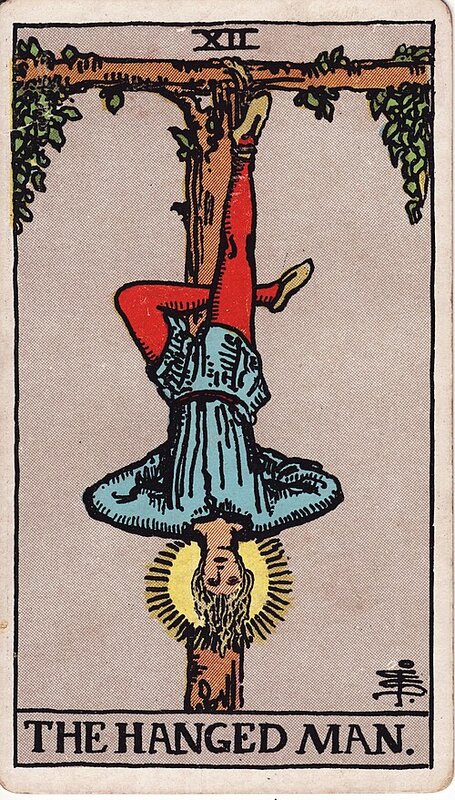 Lá The Hanged Man